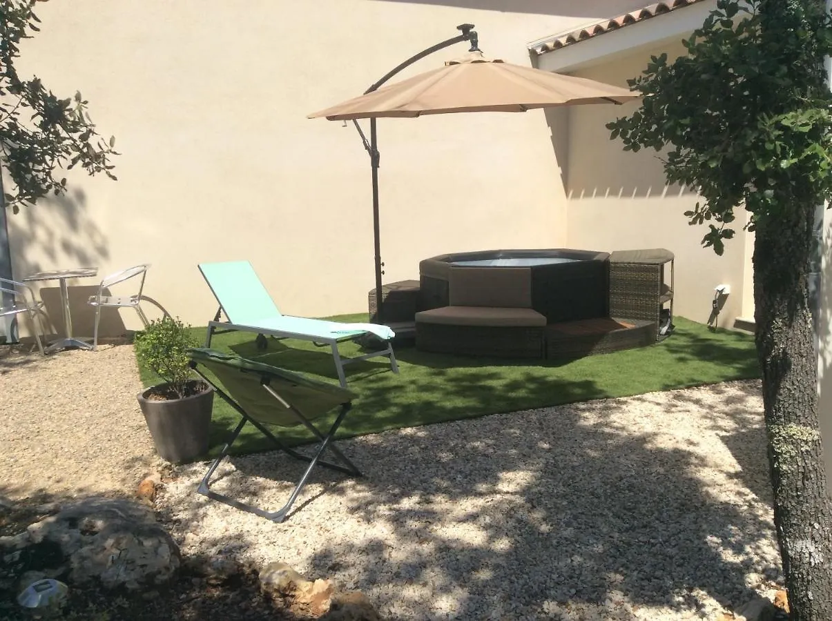 Au Petit Bueix Bed & Breakfast Sillans-la Cascade 0*,  France