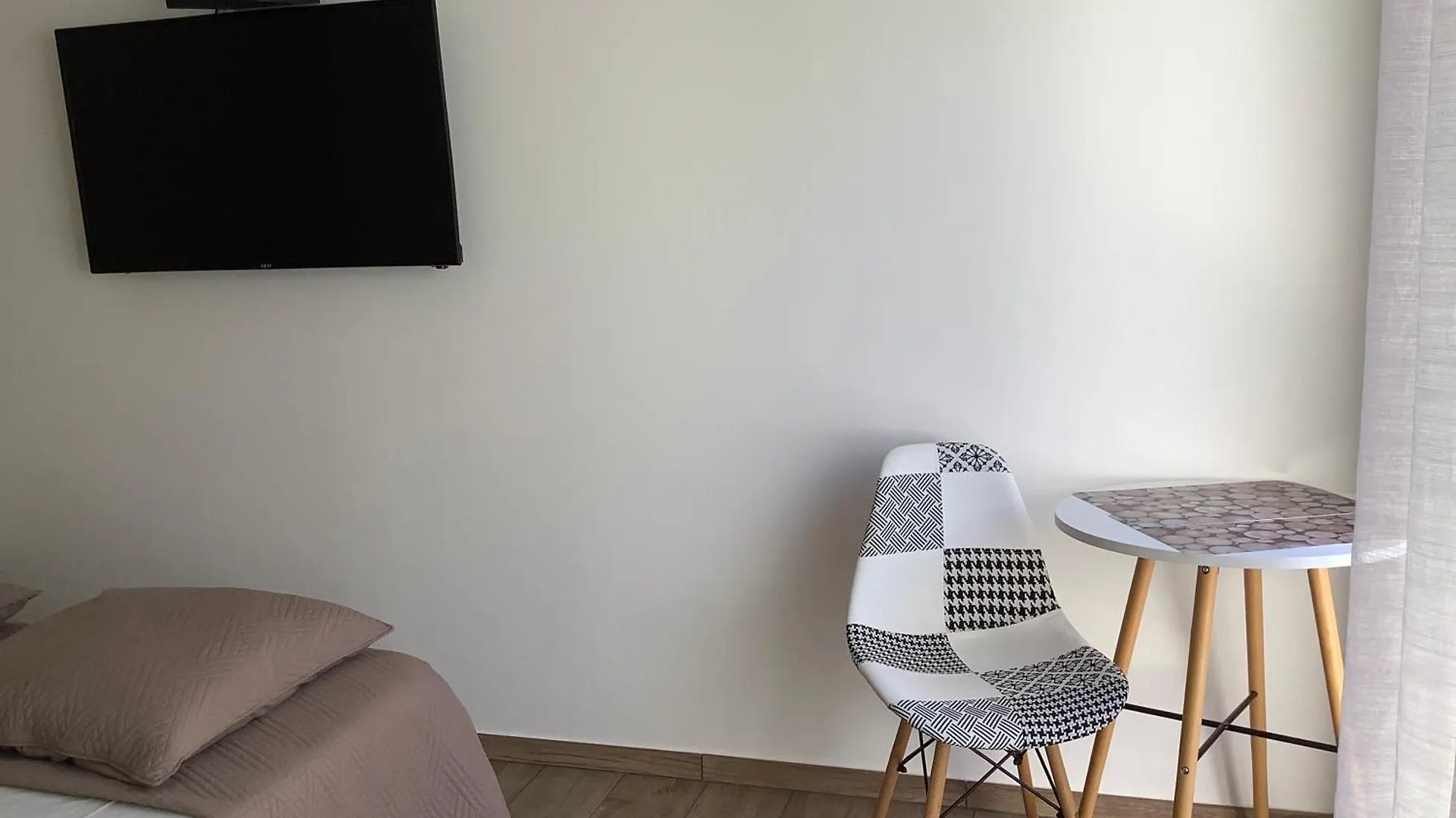 Au Petit Bueix Bed & Breakfast Sillans-la Cascade France