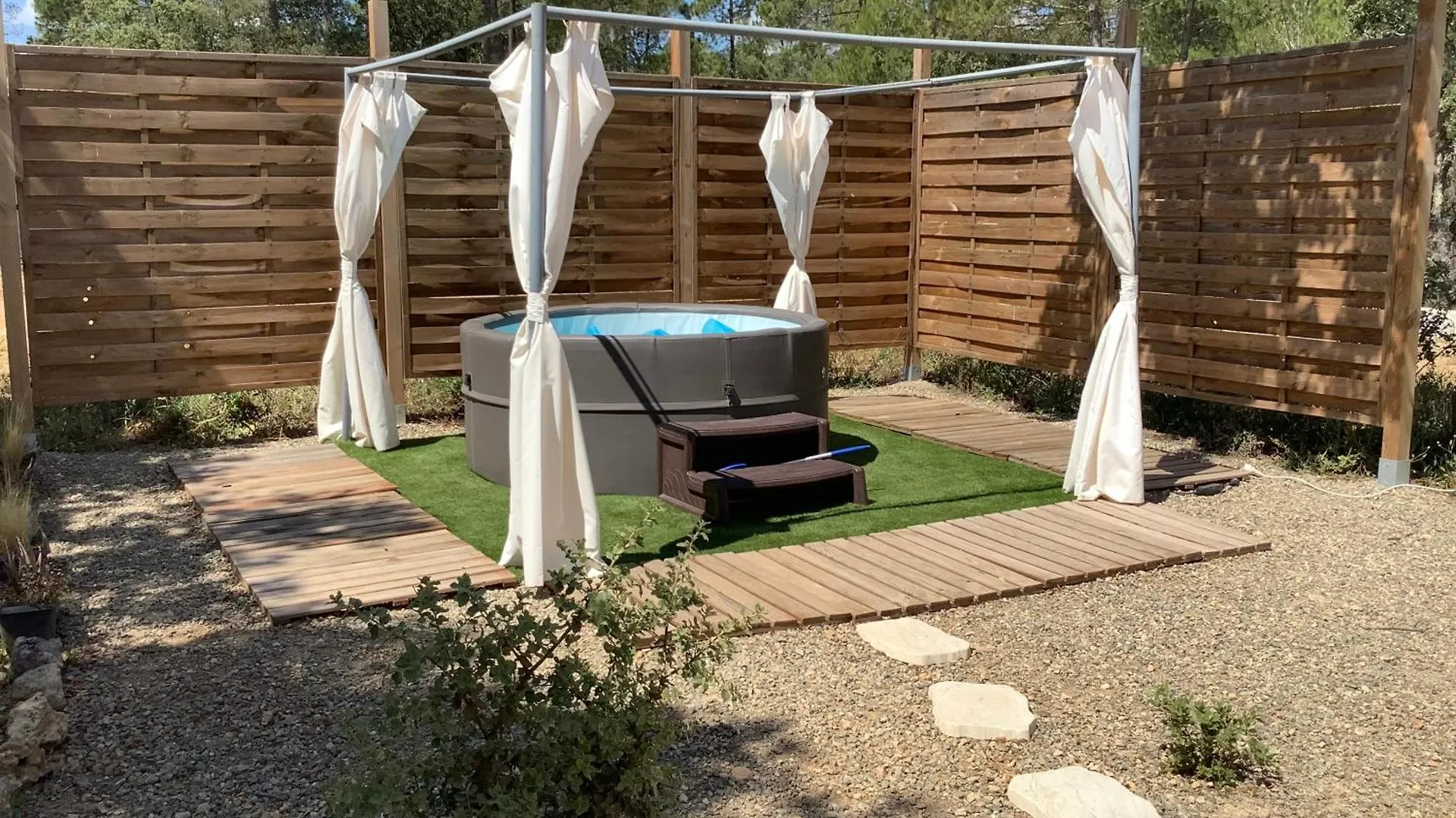 Au Petit Bueix Bed & Breakfast Sillans-la Cascade 0*,  France