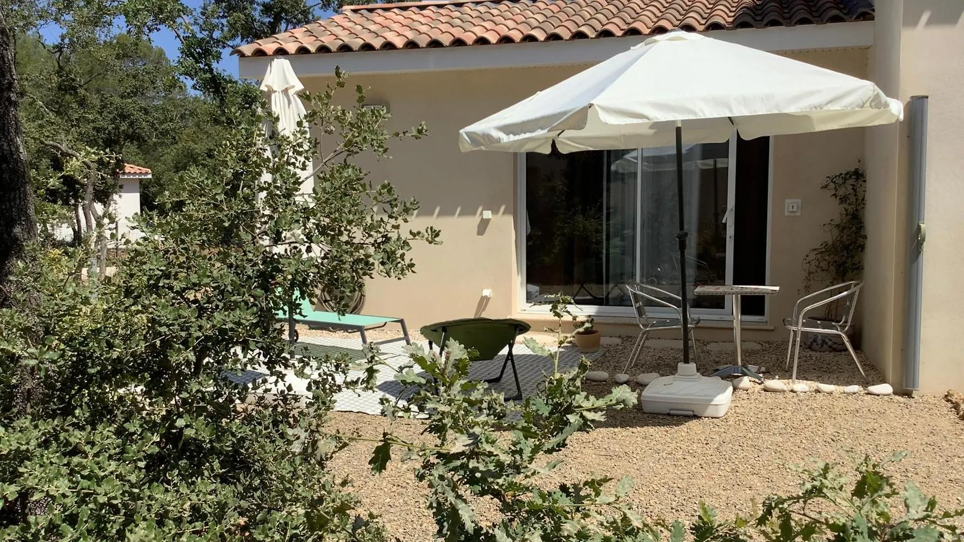Au Petit Bueix Bed & Breakfast Sillans-la Cascade France