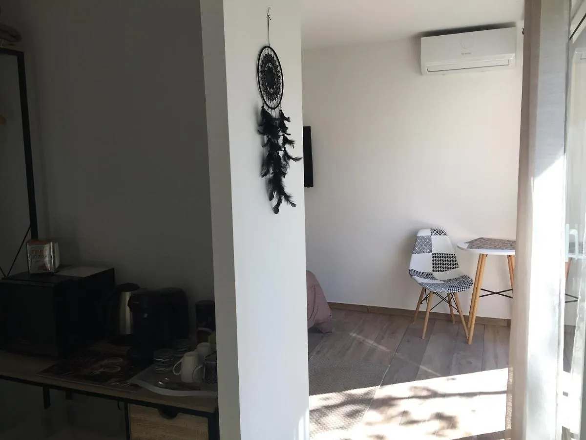 Au Petit Bueix Bed & Breakfast Sillans-la Cascade 0*,