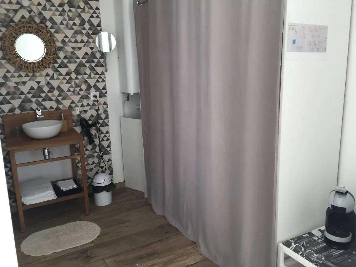 Au Petit Bueix Bed and Breakfast Sillans-la Cascade Frankrig