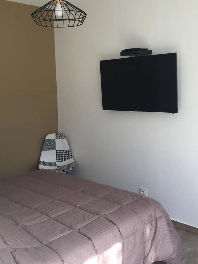 Au Petit Bueix Bed and Breakfast Sillans-la Cascade Bed & Breakfast