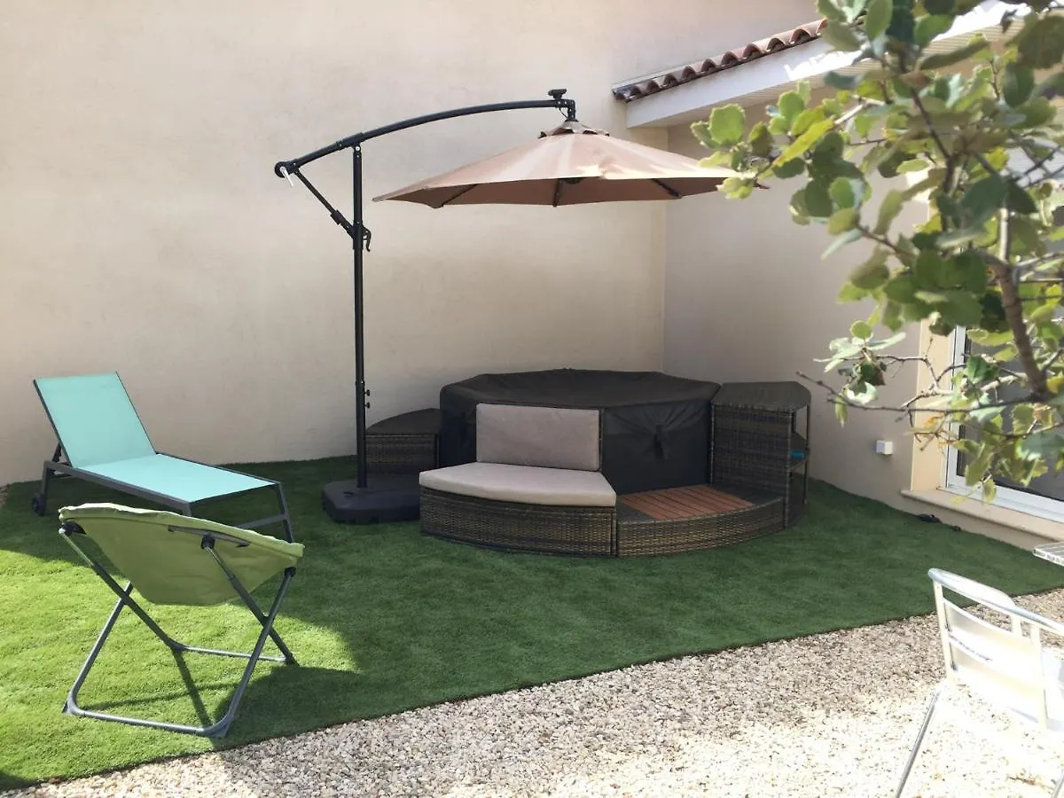 Au Petit Bueix Bed & Breakfast Sillans-la Cascade 0*,  France