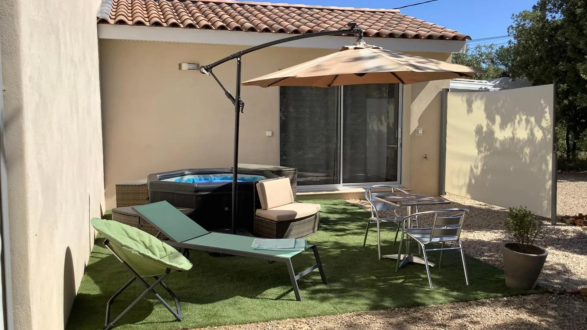 Au Petit Bueix Bed & Breakfast Sillans-la Cascade France